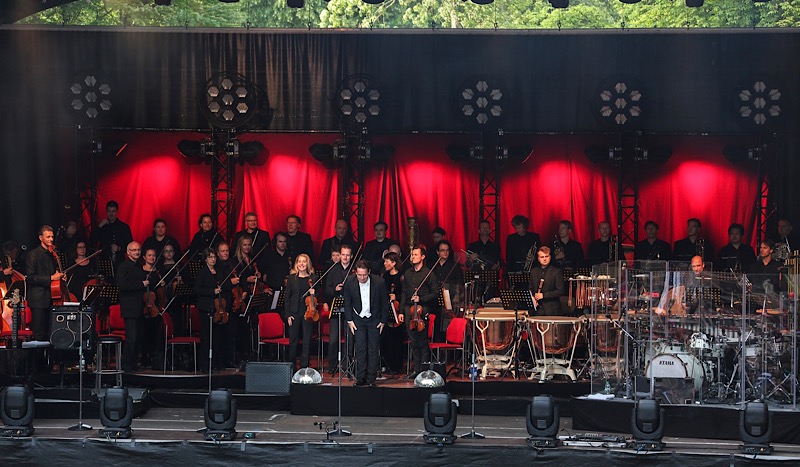 Orchester der MuKo Leipzig unter Leitung von Chefdirigent Stefan Klingele, 1. Violine: Agnes Farkas; Sommer 2019, Konzerte mit Sinfonieorchester; Foto: Dana Barthel